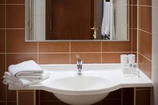 Отель Hotel Yesterday Бухарест Представительский двухместный номер с 1 кроватью-4