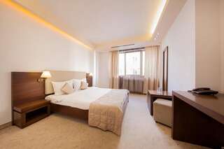 Отель Hotel Yesterday Бухарест Представительский двухместный номер с 1 кроватью-5