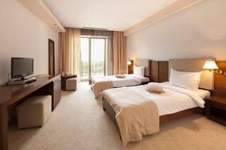Отель Hotel Yesterday Бухарест Стандартный двухместный номер с 2 отдельными кроватями-6