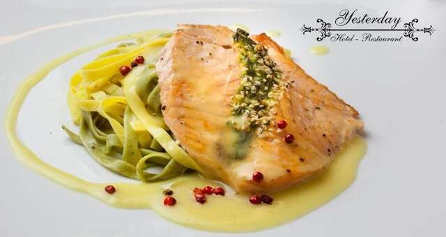 Отель Hotel Yesterday Бухарест-9